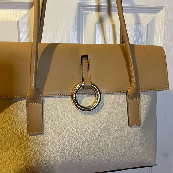 Sequoia Elegant Synthetic Tan and Cream large shoulder bag silver tone hardwares - Picture 3 of 11